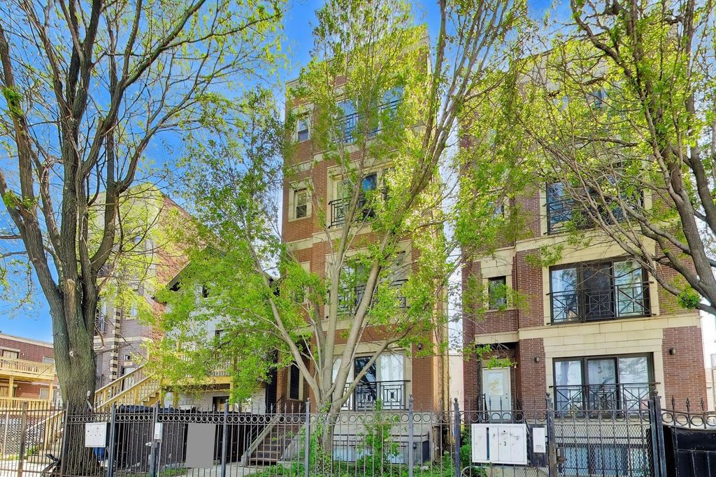 2519 W Congress Parkway 3, Chicago, IL 60612