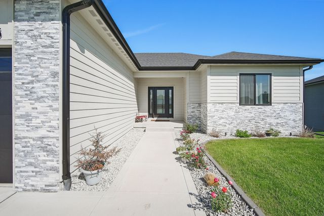 425 NW Woodmoor Drive, Waukee, IA 50263