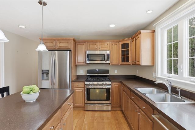 17 Gray Farm Rd, Littleton, MA 01460