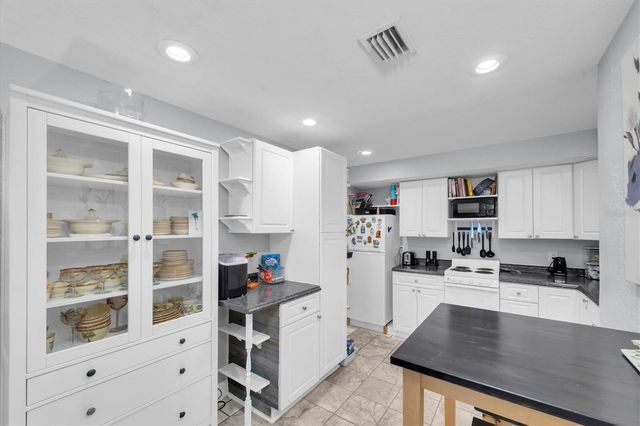 819 10TH STREET SW, Largo, FL 33770