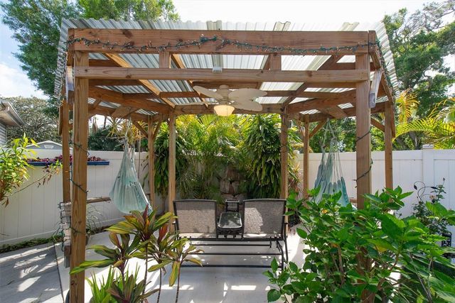 819 10TH STREET SW, Largo, FL 33770