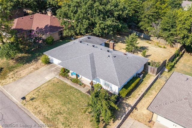 10 Azure Hills Drive, Van Buren, AR 72956