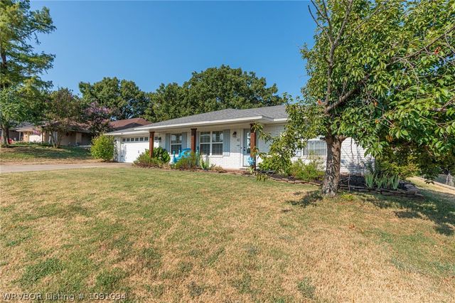 10 Azure Hills Drive, Van Buren, AR 72956