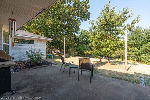 10 Azure Hills Drive, Van Buren, AR 72956