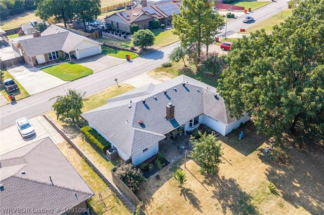 10 Azure Hills Drive, Van Buren, AR 72956