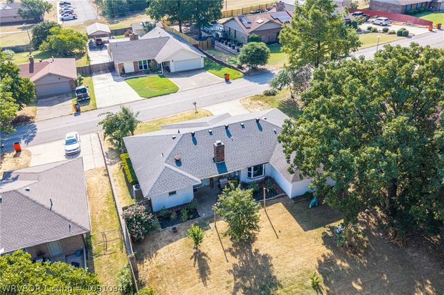 10 Azure Hills Drive, Van Buren, AR 72956