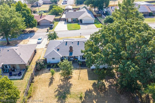 10 Azure Hills Drive, Van Buren, AR 72956