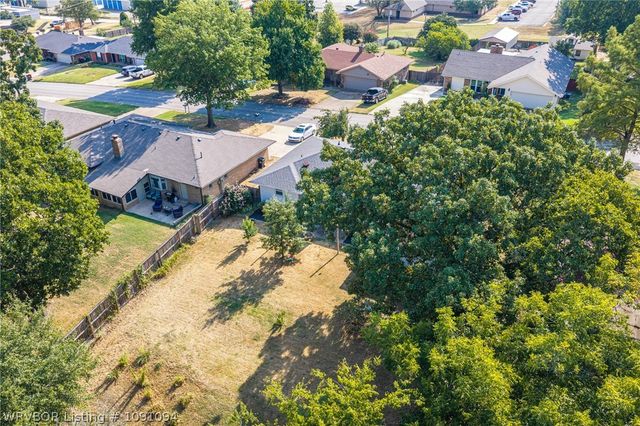 10 Azure Hills Drive, Van Buren, AR 72956