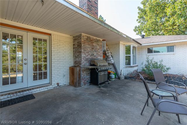 10 Azure Hills Drive, Van Buren, AR 72956