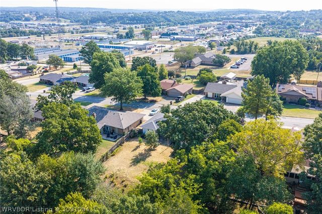 10 Azure Hills Drive, Van Buren, AR 72956