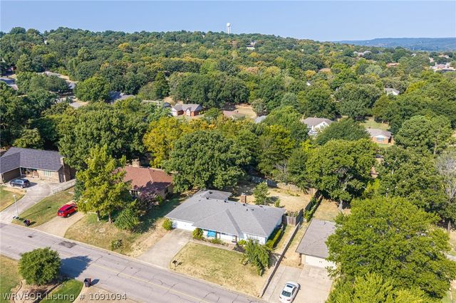 10 Azure Hills Drive, Van Buren, AR 72956