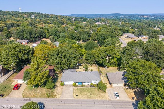 10 Azure Hills Drive, Van Buren, AR 72956