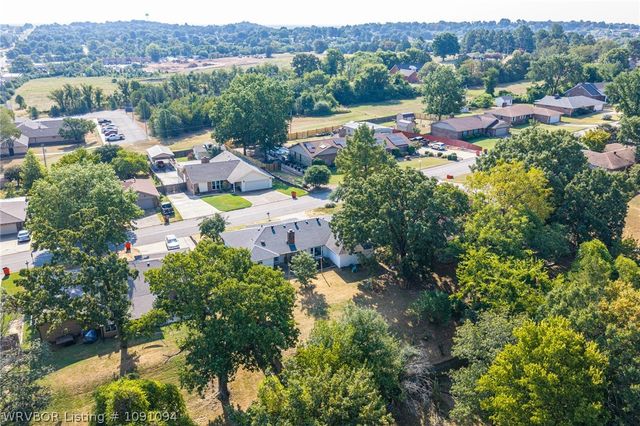 10 Azure Hills Drive, Van Buren, AR 72956