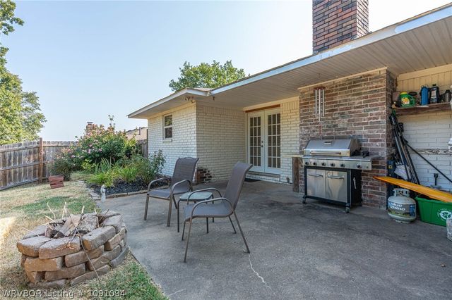 10 Azure Hills Drive, Van Buren, AR 72956