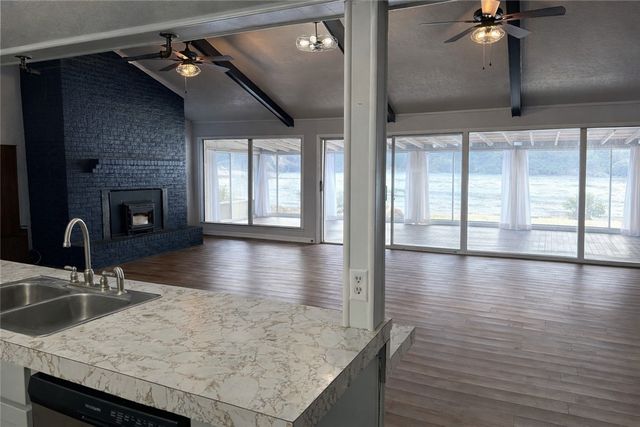 31 Hawaii Lane, Hilltop Lakes, TX 77871