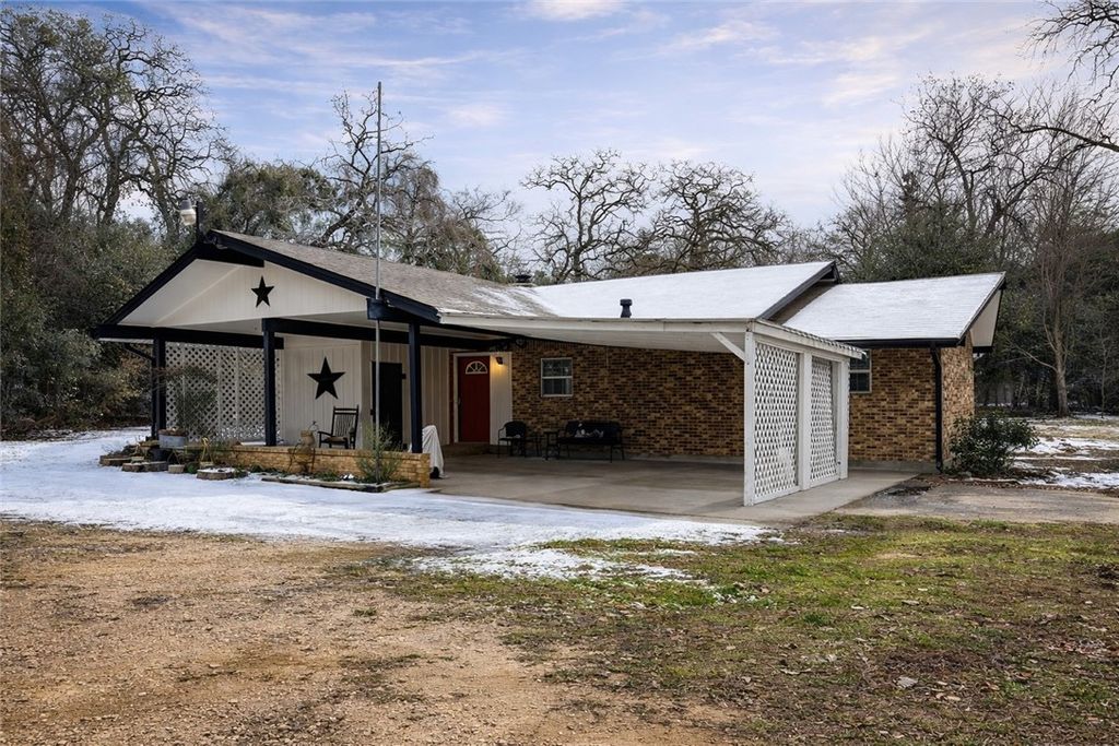 31 Hawaii Lane, Hilltop Lakes, TX 77871 — photo 2