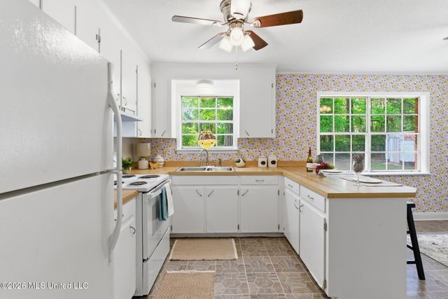 205 Woodside Drive, Petal, MS 39465