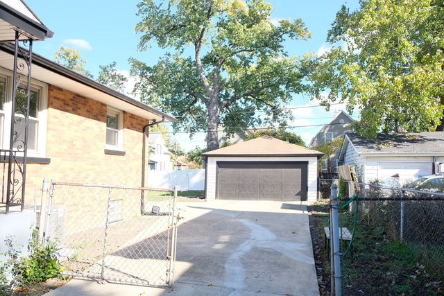 407 N 2nd Avenue, Maywood, IL 60153