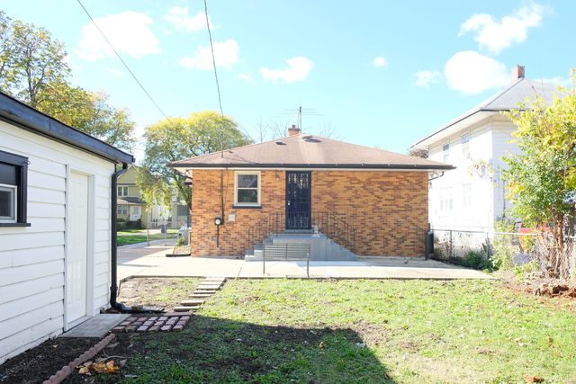 407 N 2nd Avenue, Maywood, IL 60153