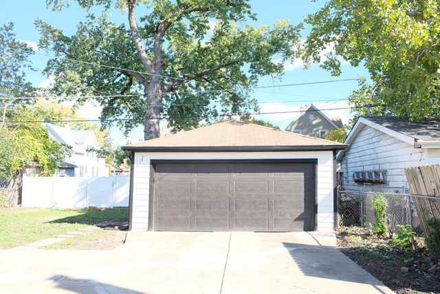 407 N 2nd Avenue, Maywood, IL 60153