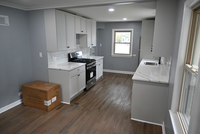 407 N 2nd Avenue, Maywood, IL 60153