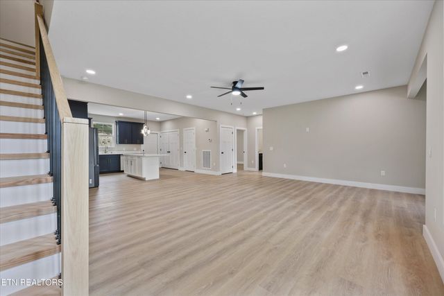 1024 N Gay St, Dandridge, TN 37725