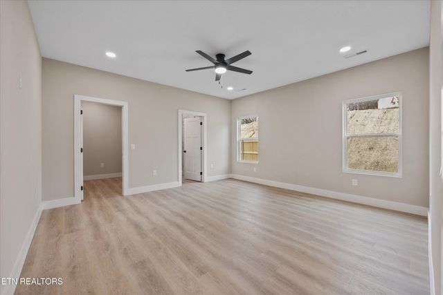 1024 N Gay St, Dandridge, TN 37725