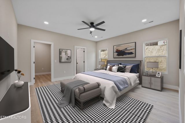 1024 N Gay St, Dandridge, TN 37725