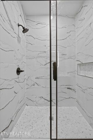 1024 N Gay St, Dandridge, TN 37725