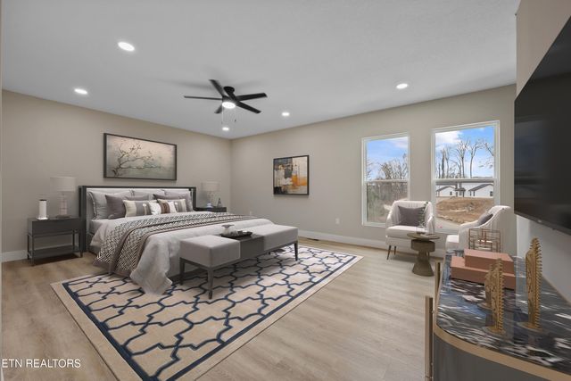 1024 N Gay St, Dandridge, TN 37725