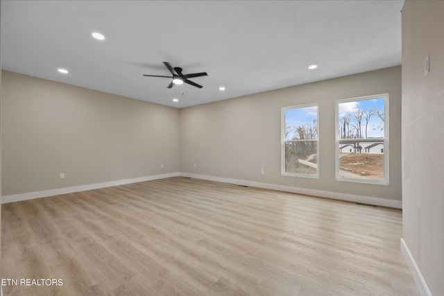 1024 N Gay St, Dandridge, TN 37725