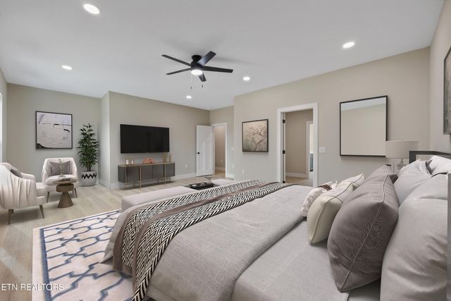 1024 N Gay St, Dandridge, TN 37725