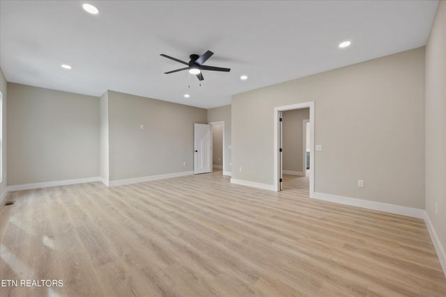 1024 N Gay St, Dandridge, TN 37725