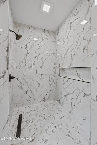 1024 N Gay St, Dandridge, TN 37725