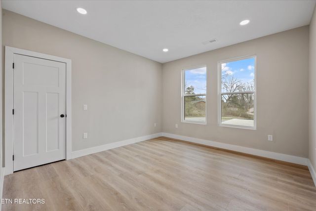 1024 N Gay St, Dandridge, TN 37725