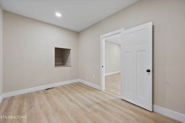 1024 N Gay St, Dandridge, TN 37725