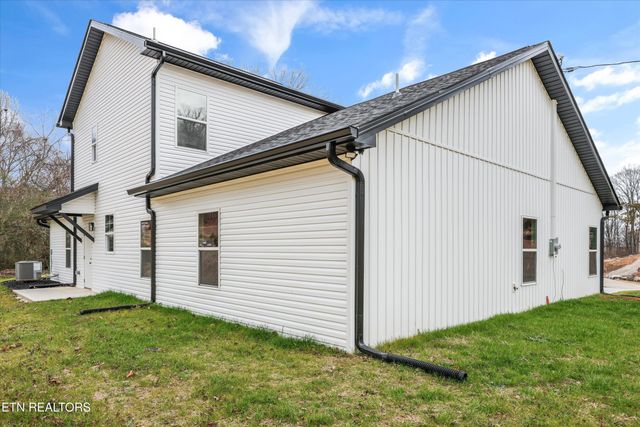 1024 N Gay St, Dandridge, TN 37725