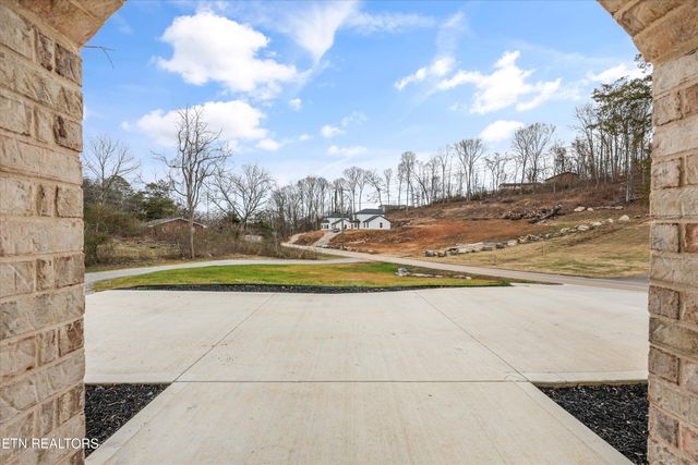 1024 N Gay St, Dandridge, TN 37725