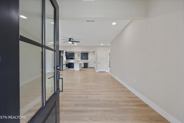 1024 N Gay St, Dandridge, TN 37725