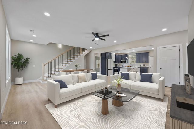 1024 N Gay St, Dandridge, TN 37725