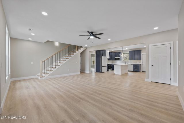 1024 N Gay St, Dandridge, TN 37725