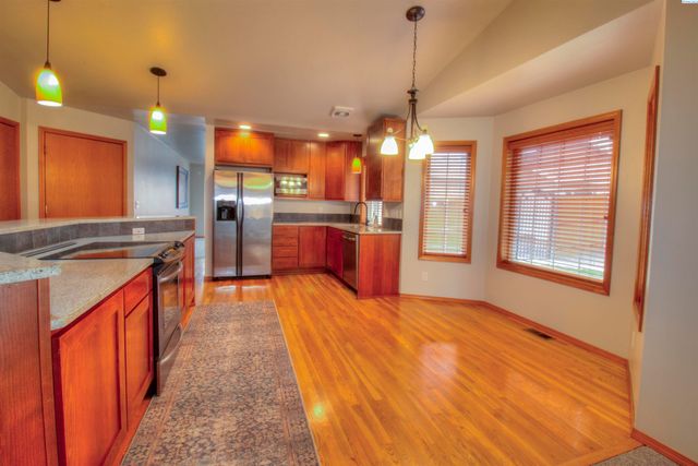 3721 W 29th Ct, Kennewick, WA 99337