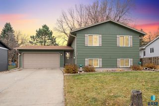 5105 E 17th St Street, Sioux Falls, SD 57110