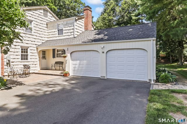 14 Richard Road, Simsbury, CT 06070