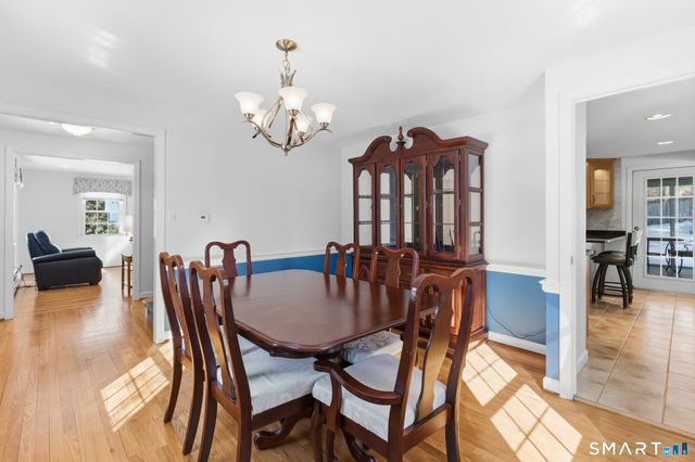 14 Richard Road, Simsbury, CT 06070