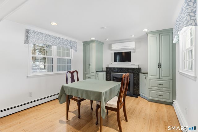 14 Richard Road, Simsbury, CT 06070