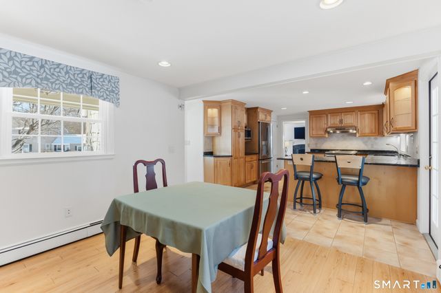 14 Richard Road, Simsbury, CT 06070