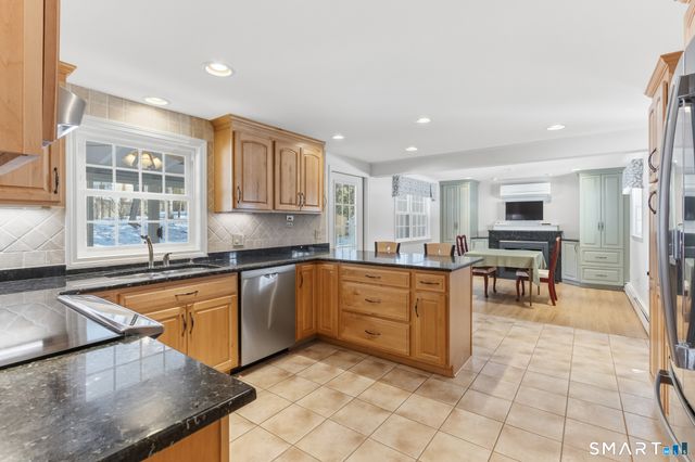 14 Richard Road, Simsbury, CT 06070