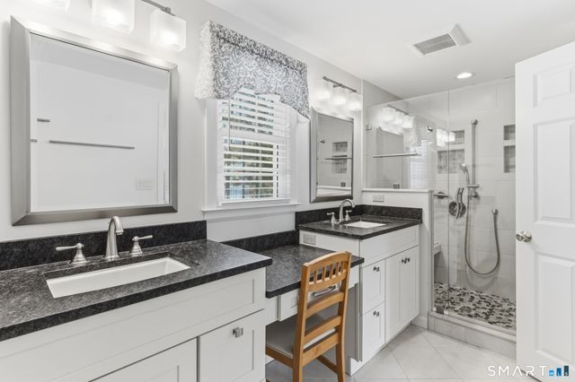 14 Richard Road, Simsbury, CT 06070