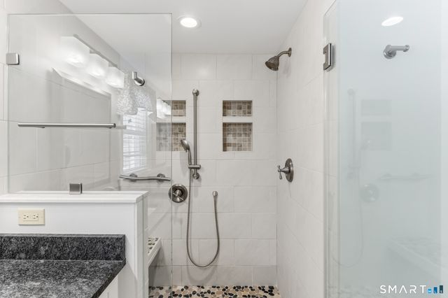 14 Richard Road, Simsbury, CT 06070